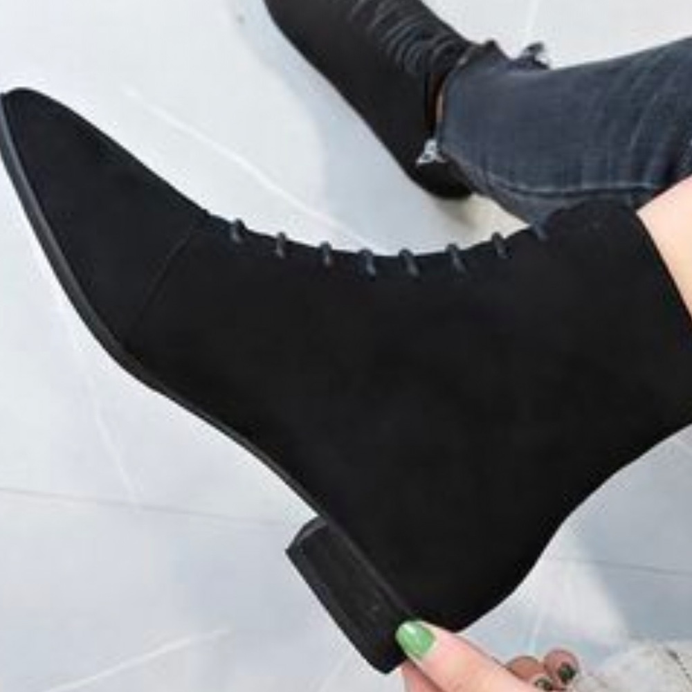 YESSTYLE Block heel lace up short boots